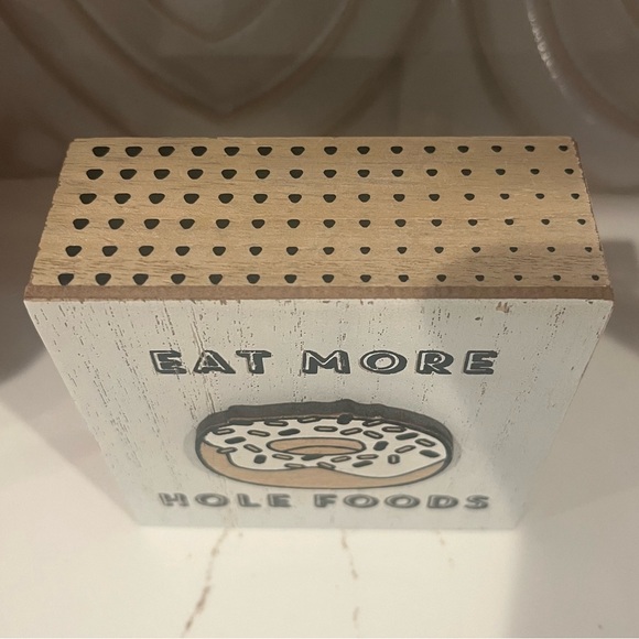 Rustic Donut Sign - Picture 2 of 5